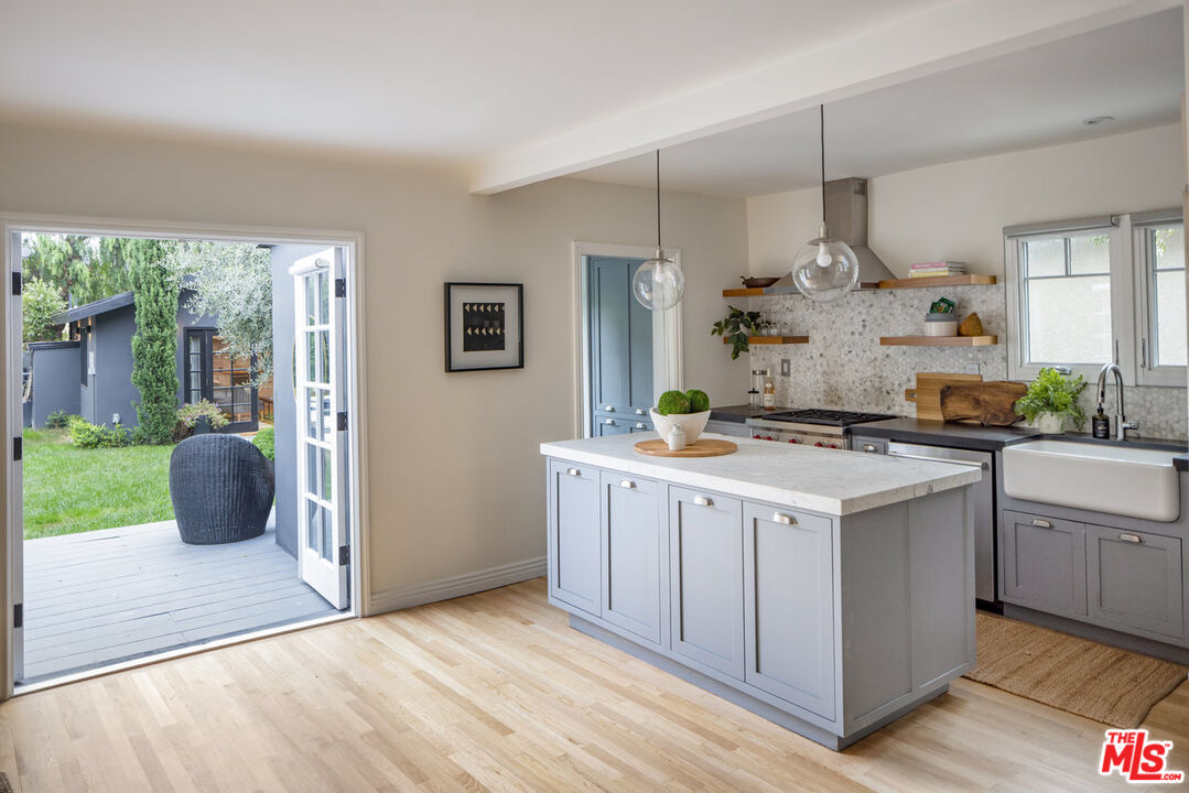 1036 Marco Place Venice, CA 90291 - Photo 14 of 35