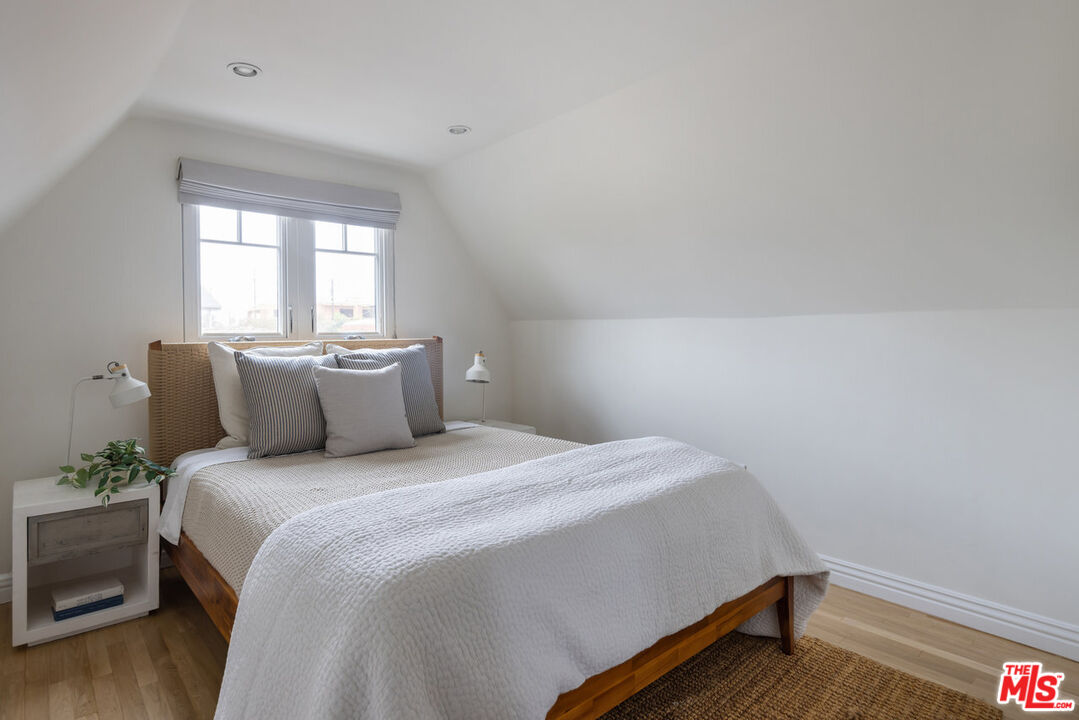 1036 Marco Place Venice, CA 90291 - Photo 22 of 35