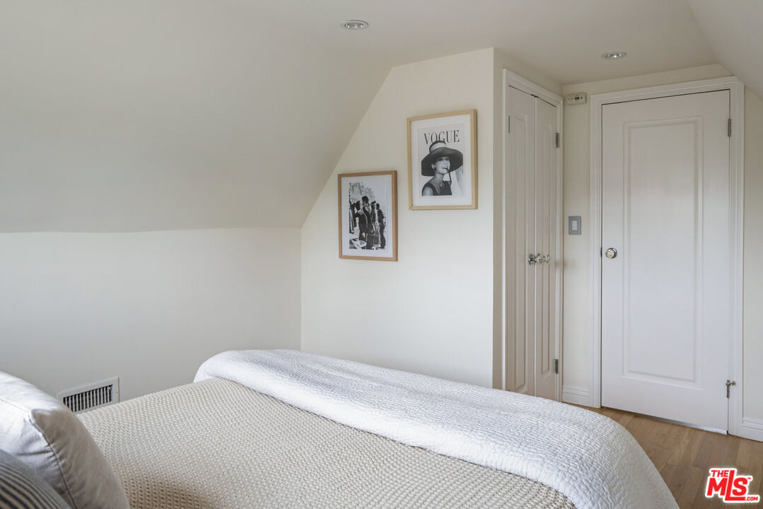 1036 Marco Place Venice, CA 90291 - Photo 23 of 35