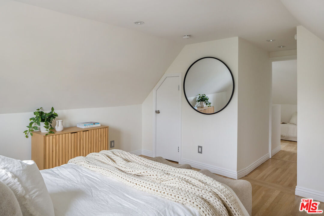 1036 Marco Place Venice, CA 90291 - Photo 24 of 35