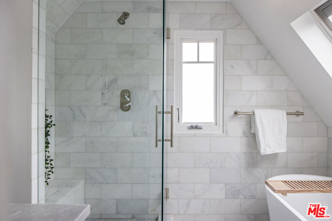 1036 Marco Place Venice, CA 90291 - Photo 25 of 35