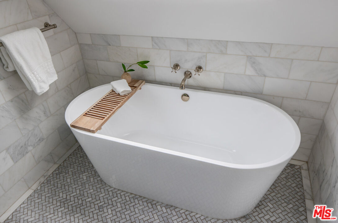 1036 Marco Place Venice, CA 90291 - Photo 28 of 35