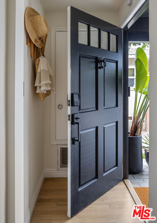 1036 Marco Place Venice, CA 90291 - Photo 3 of 35