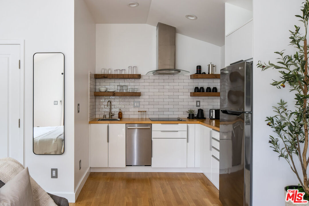 1036 Marco Place Venice, CA 90291 - Photo 33 of 35