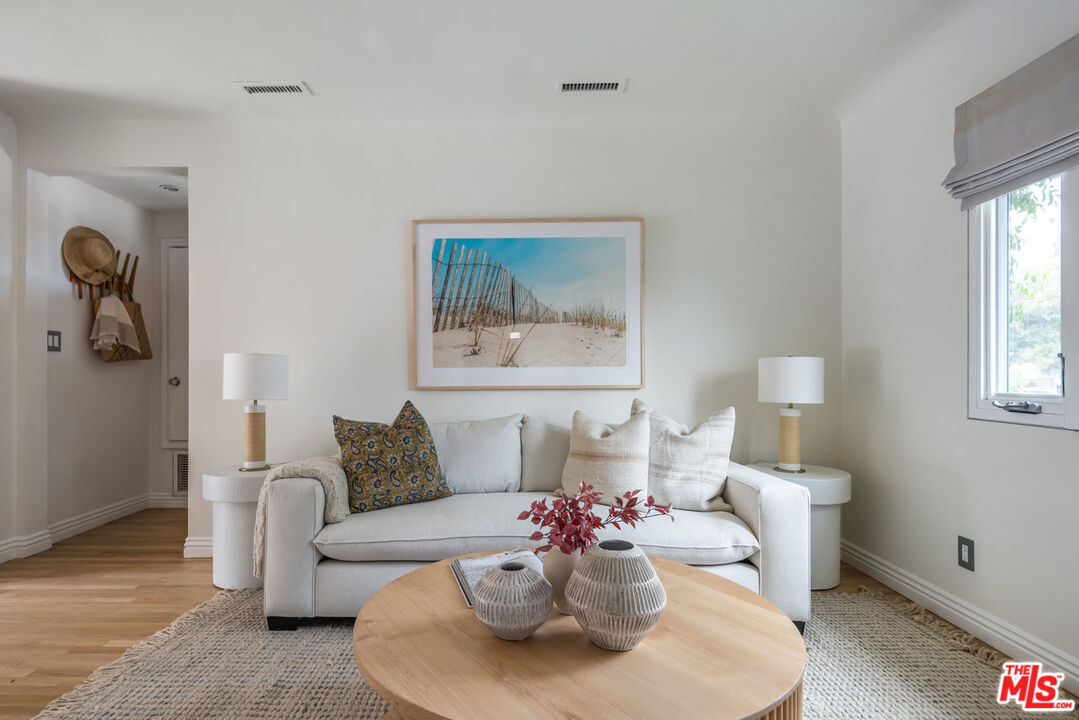 1036 Marco Place Venice, CA 90291 - Photo 5 of 35