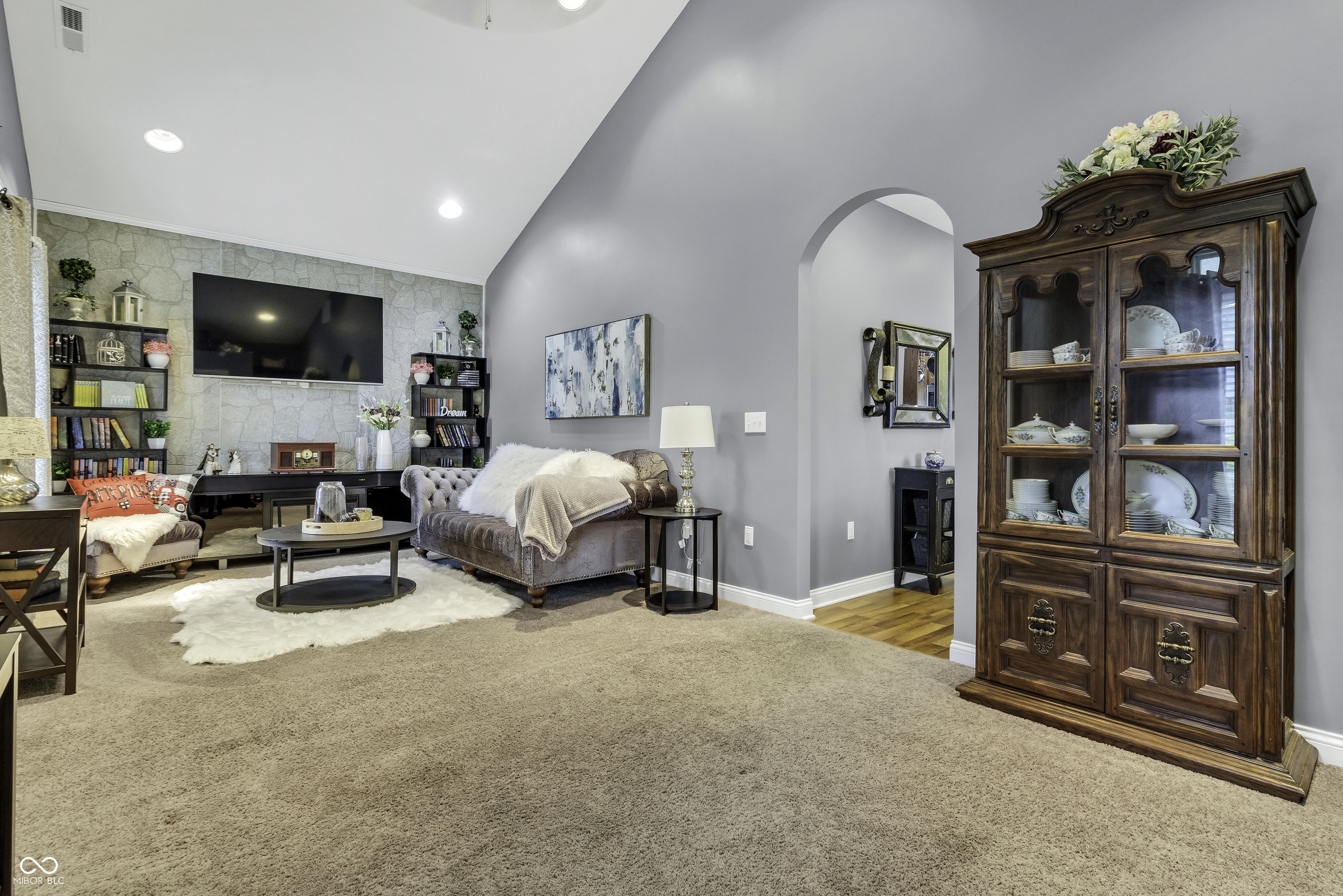 915 Thompson Road Indianapolis, IN 46227 - Photo 3 of 43 Gallery Image 3