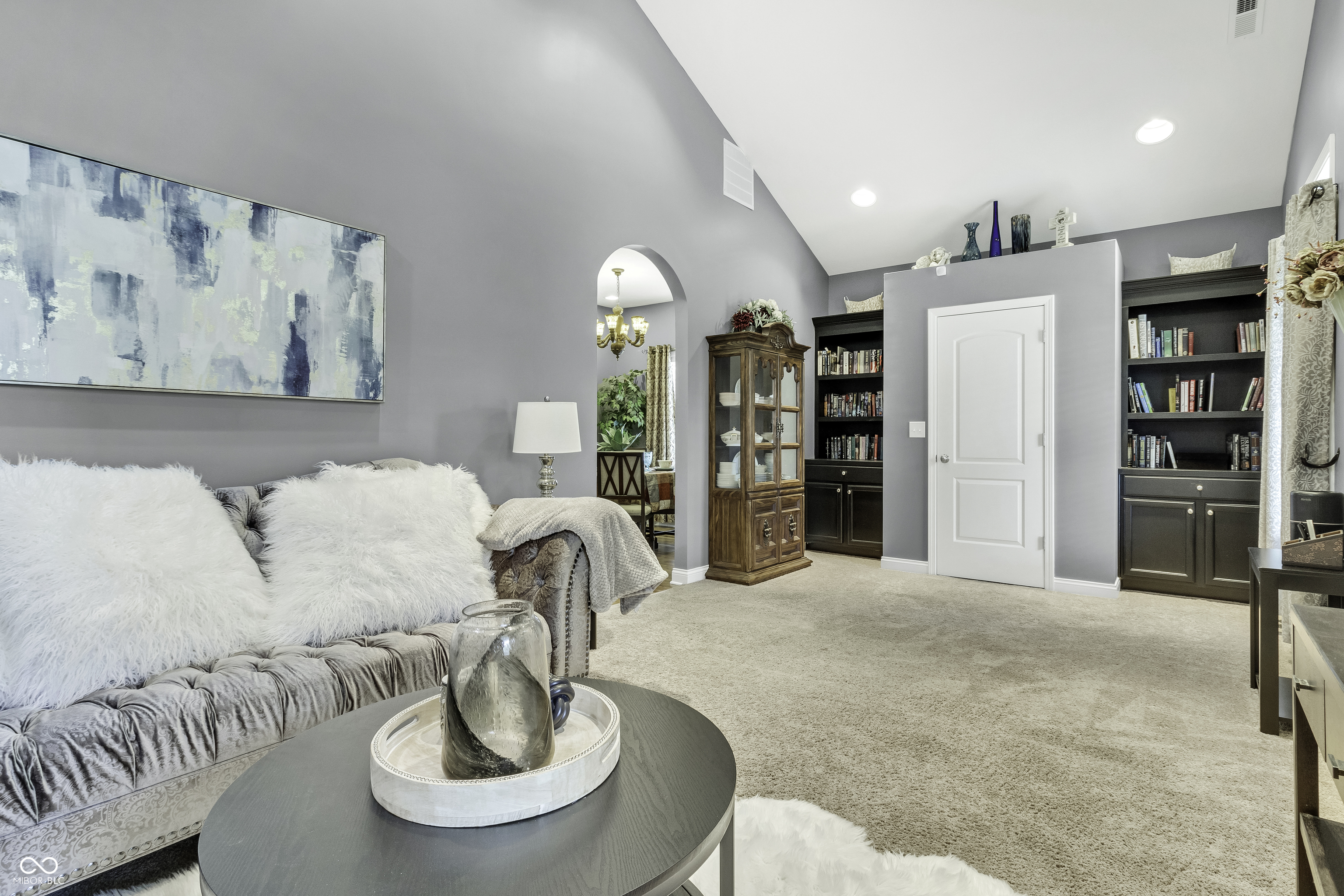 915 Thompson Road Indianapolis, IN 46227 - Photo 6 of 43 Gallery Image 6