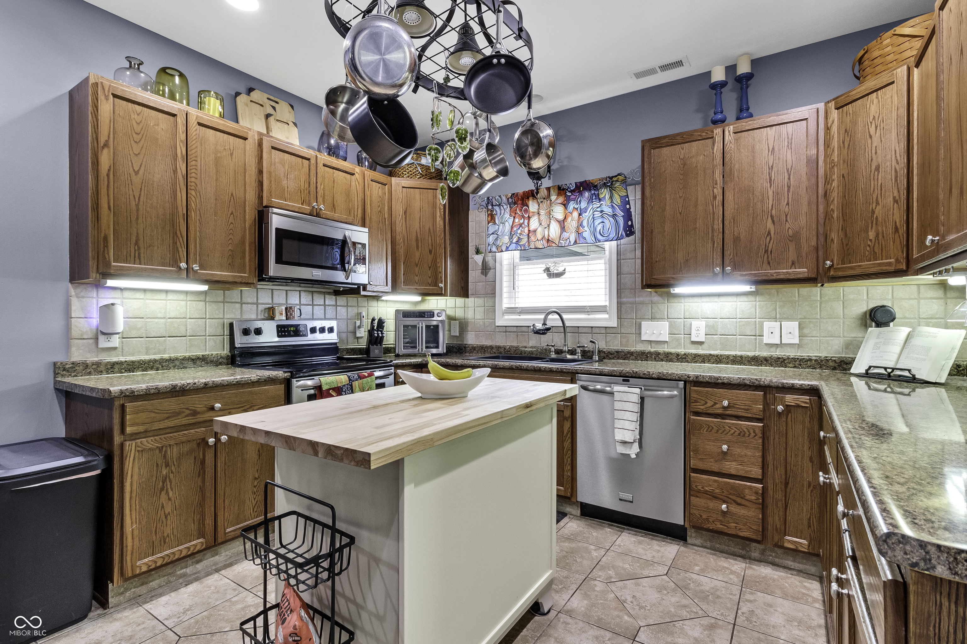 915 Thompson Road Indianapolis, IN 46227 - Photo 9 of 43 Gallery Image 9