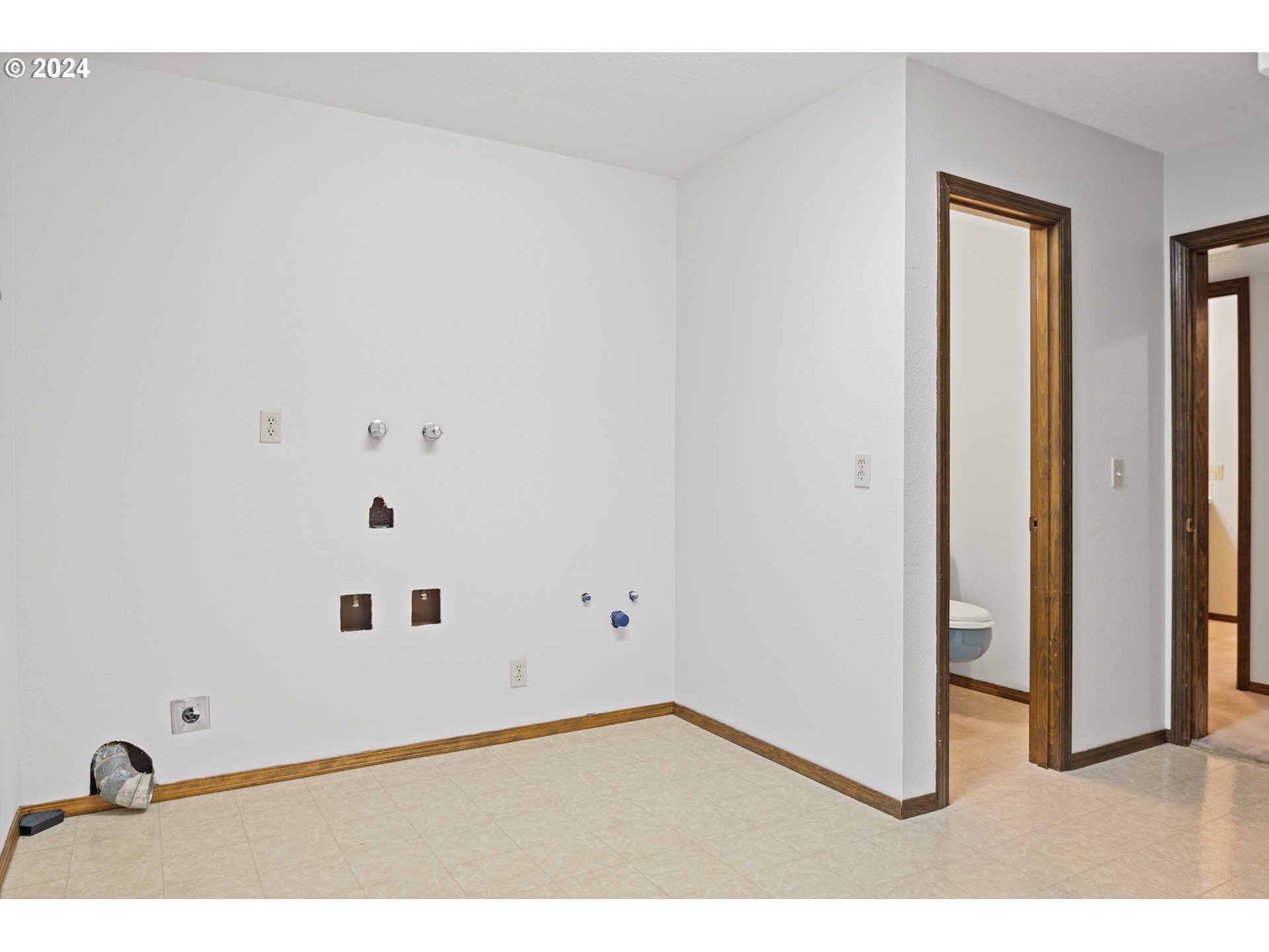 209 Car Road Longview, WA 98632 - Photo 30 of 40 a view of an empty room