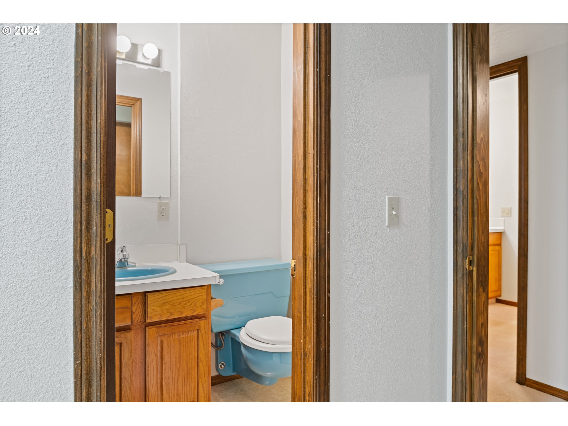 209 Car Road Longview, WA 98632 - Photo 31 of 40 a bathroom with a sink a toilet and a mirror