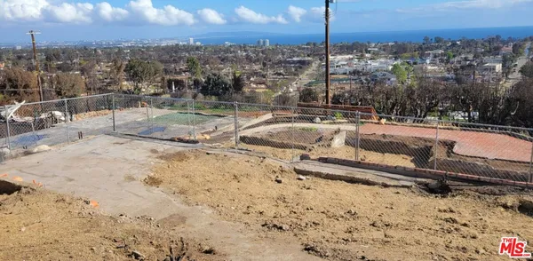 $2,750,000 | 15306 Mc Kendree Avenue, Pacific Palisades, CA 90272
