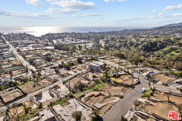 $2,750,000 | 15306 Mc Kendree Avenue, Pacific Palisades, CA 90272