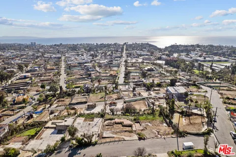 $2,750,000 | 15306 Mc Kendree Avenue, Pacific Palisades, CA 90272