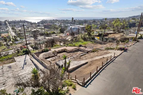 $2,750,000 | 15306 Mc Kendree Avenue, Pacific Palisades, CA 90272