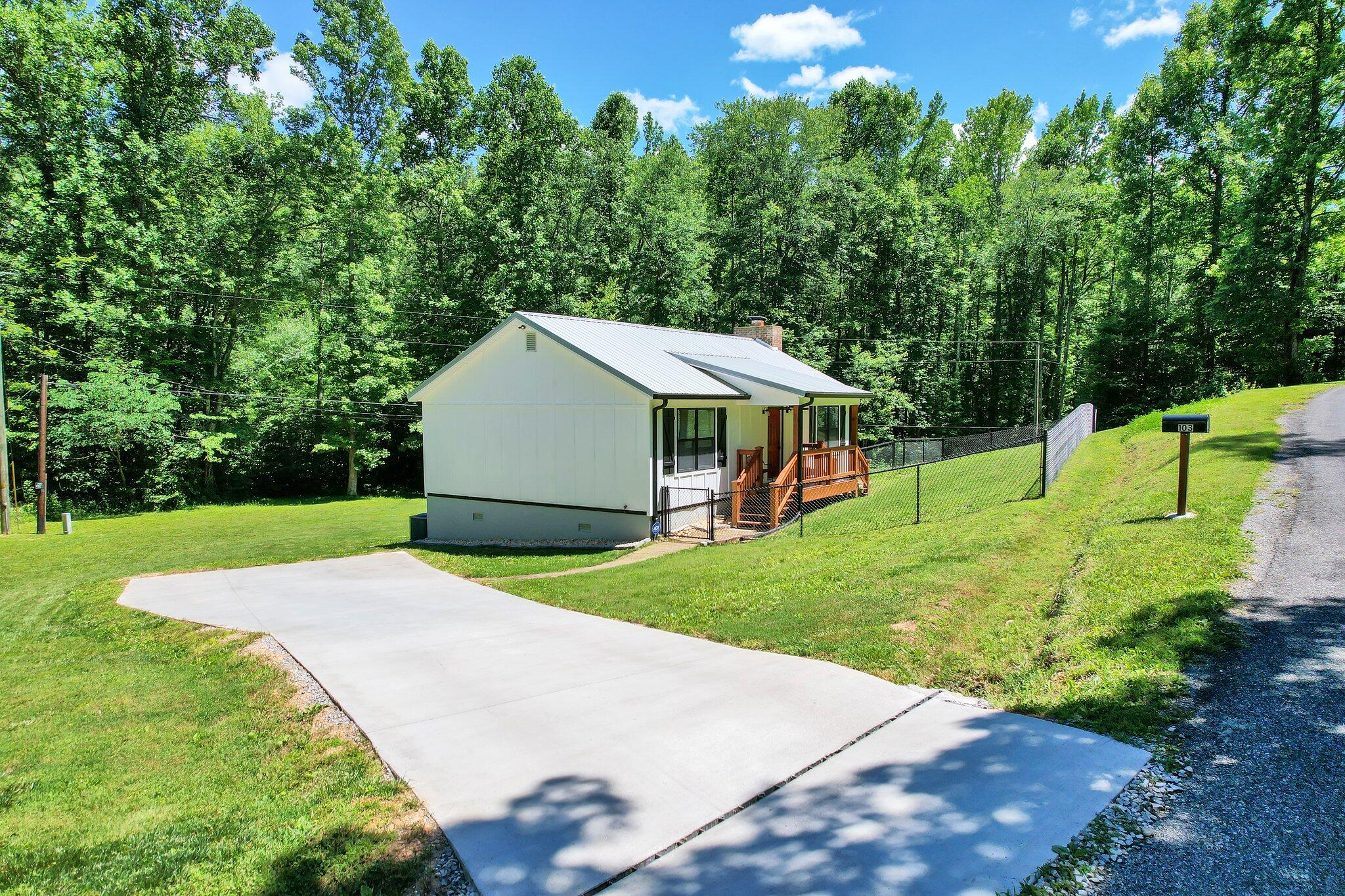 103 Dockery Road Tellico Plains, TN 37385 - Photo 5 of 34 1-web-or-mls-DJI_0372