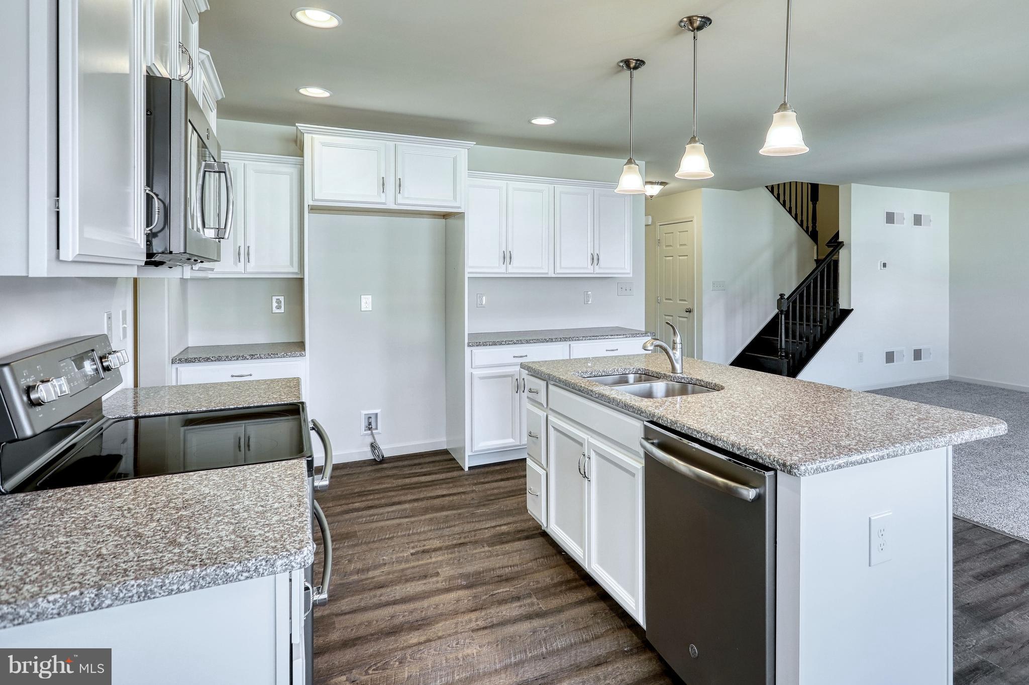 705 Duquesne Road York, PA 17402 - Photo 8 of 29 Gallery Image 8