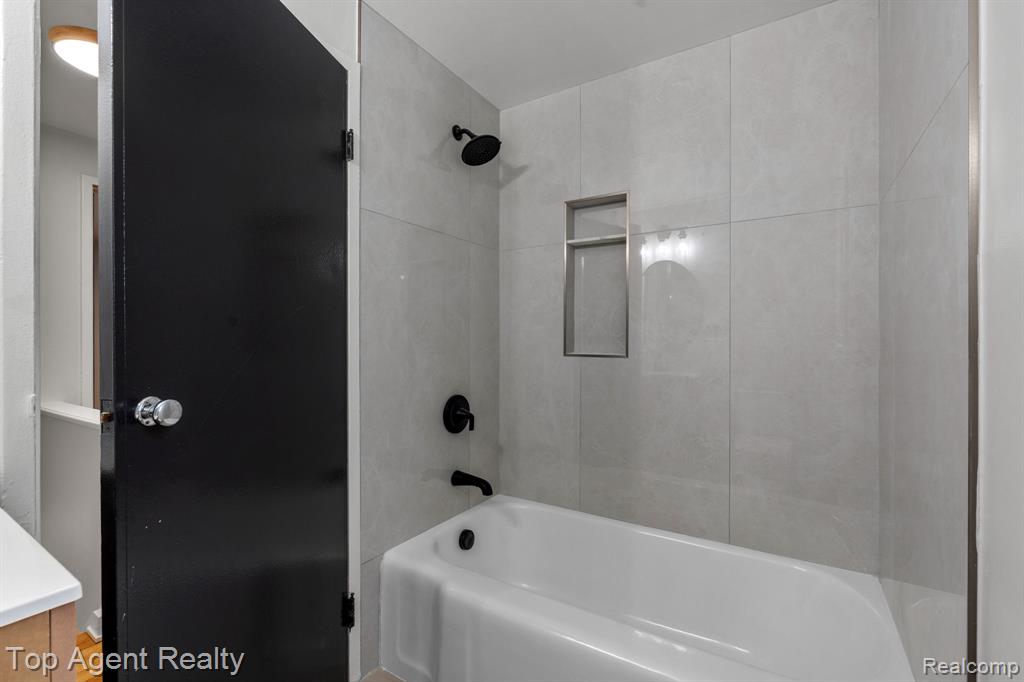 1724 Graefield Road Birmingham, MI 48009 - Photo 11 of 26