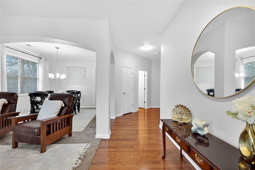 2517 Kolb Manor Circle Southwest Marietta, GA 30008 - Photo 4 of 33 a living room with furniture