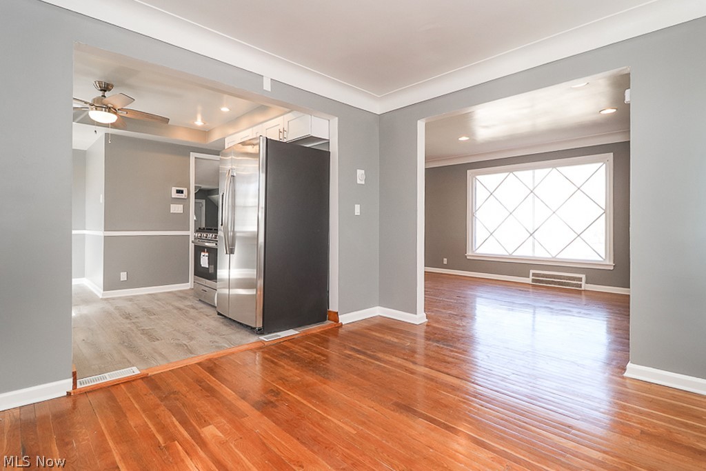 4026 Stilmore Road Cleveland, OH 44121 - Photo 4 of 25