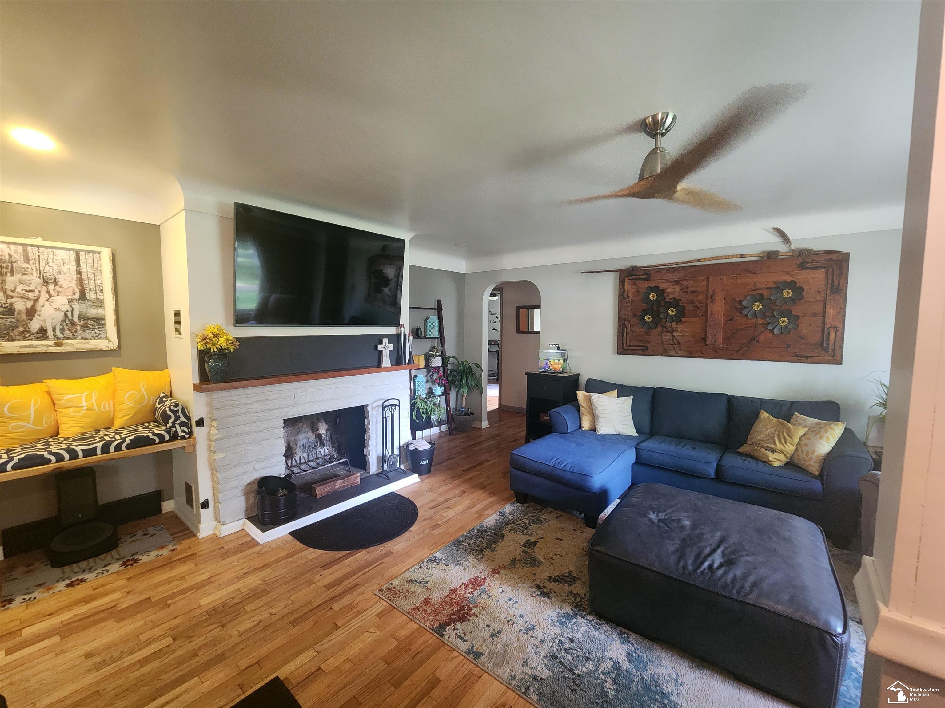 12600 Porter Street Carleton, MI 48117 - Photo 9 of 23 50119659-9.JPG