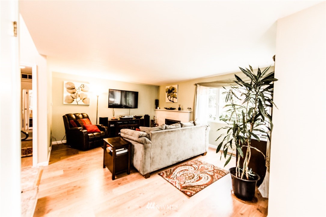 17715 Brook Boulevard Bothell, WA 98012 - Photo 5 of 24