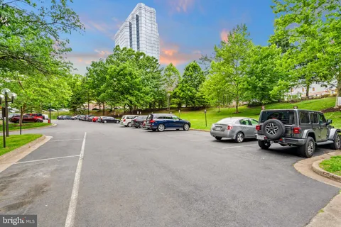 $289,900 | 3701 South George Mason Drive, Unit 916N, Falls Church, VA 22041