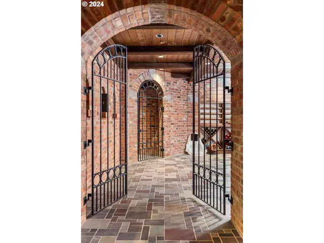 $6,495,500 | 30000 Southwest 35th Drive, Wilsonville, OR 97070