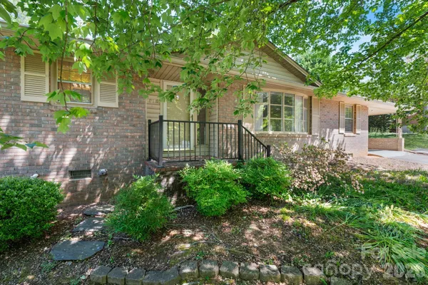 $280,000 | 2010 12th St Drive Northwest, Hickory, NC 28601