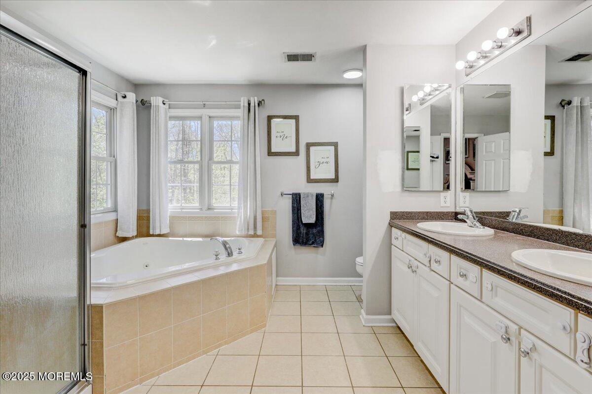 722 Eltone Road Jackson, NJ 08527 - Photo 19 of 33 21-Primary Bathroom