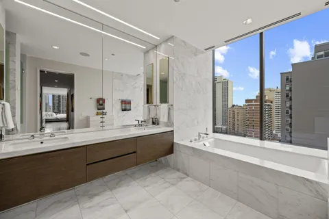 $3,890,000 | 4 East Elm Street, Unit 12S, Chicago, IL 60611