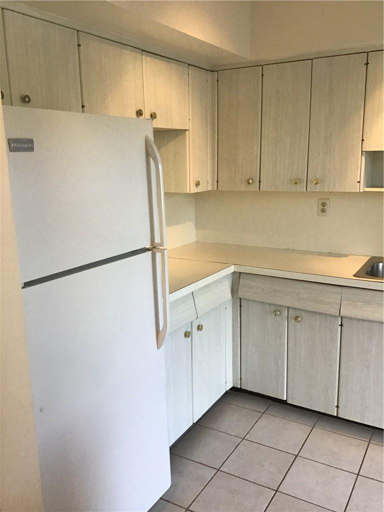 698 Northeast Spanish River Boulevard, Unit 15 Boca Raton, FL 33431 - Photo 7 of 22 Photo 7