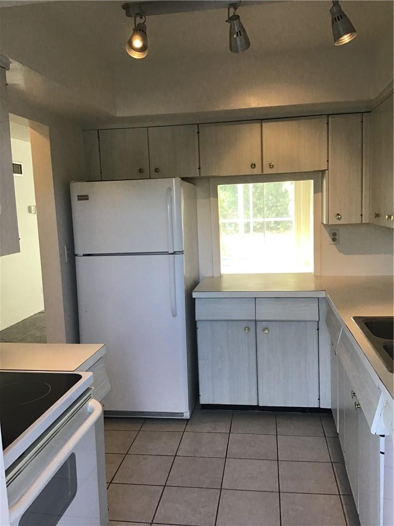 698 Northeast Spanish River Boulevard, Unit 15 Boca Raton, FL 33431 - Photo 9 of 22 Photo 9