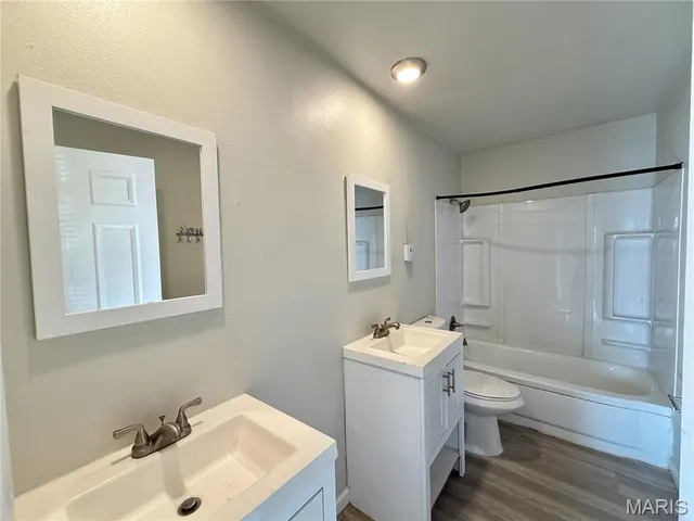 $72,500 | 7601 Hazelcrest Drive, Unit B, Hazelwood, MO 63042