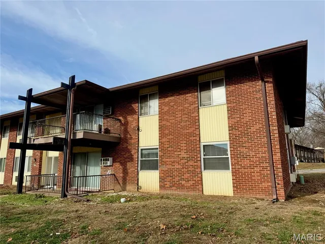 $72,500 | 7601 Hazelcrest Drive, Unit B, Hazelwood, MO 63042