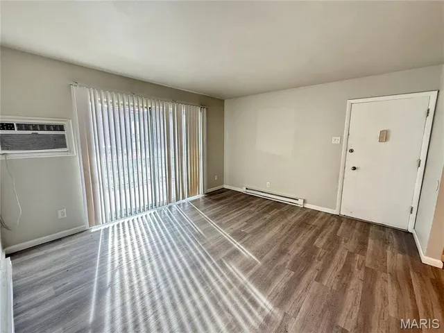 $72,500 | 7601 Hazelcrest Drive, Unit B, Hazelwood, MO 63042