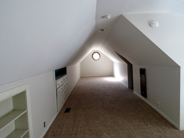 304 Ralph Court Island Lake, IL 60042 - Photo 10 of 16 a view of entryway