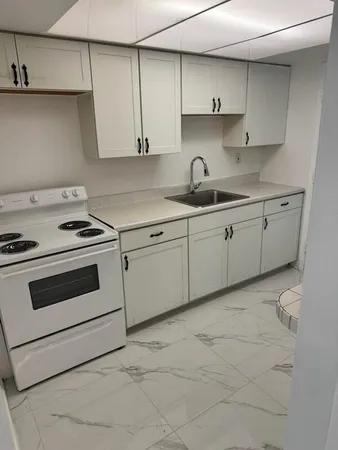 $1,750 | 2285 Northeast 172nd Street, Unit 12, North Miami Beach, FL 33160