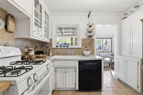 $440,000 | 3007 West 51st Terrace, Westwood, KS 66205