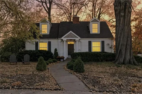 $440,000 | 3007 West 51st Terrace, Westwood, KS 66205