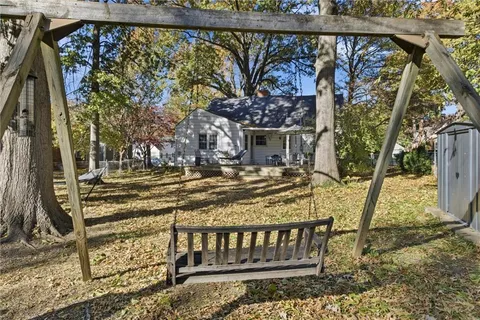 $440,000 | 3007 West 51st Terrace, Westwood, KS 66205