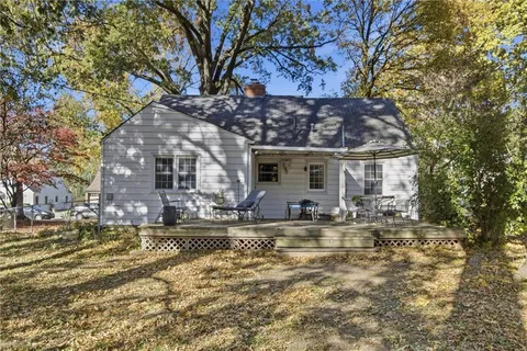 $440,000 | 3007 West 51st Terrace, Westwood, KS 66205