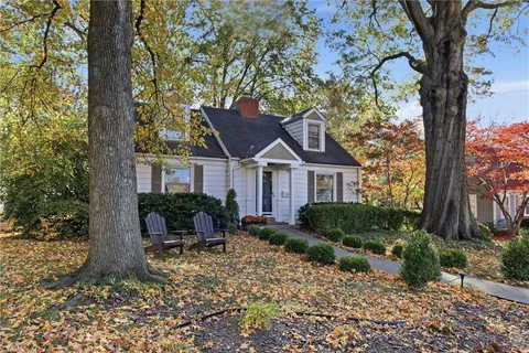 $440,000 | 3007 West 51st Terrace, Westwood, KS 66205