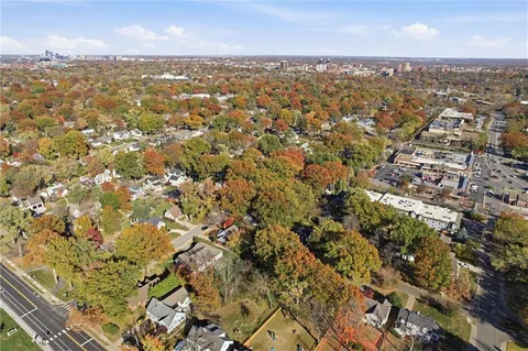 $440,000 | 3007 West 51st Terrace, Westwood, KS 66205