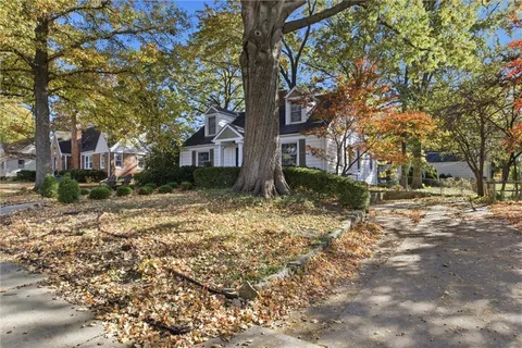 $440,000 | 3007 West 51st Terrace, Westwood, KS 66205