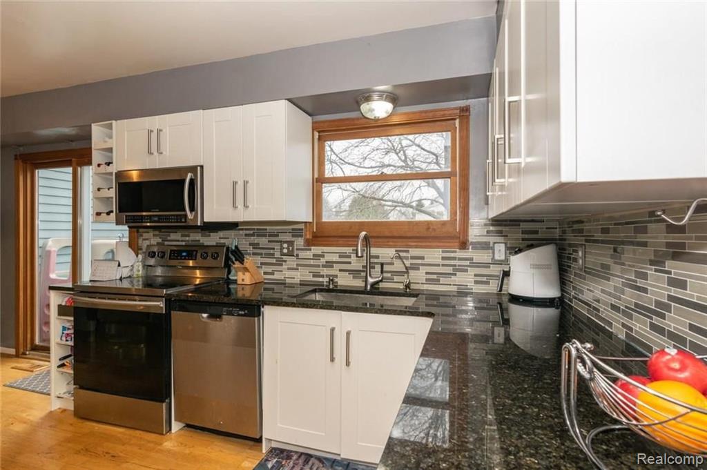 596 Bolinger Street Rochester Hills, MI 48307 - Photo 9 of 25
