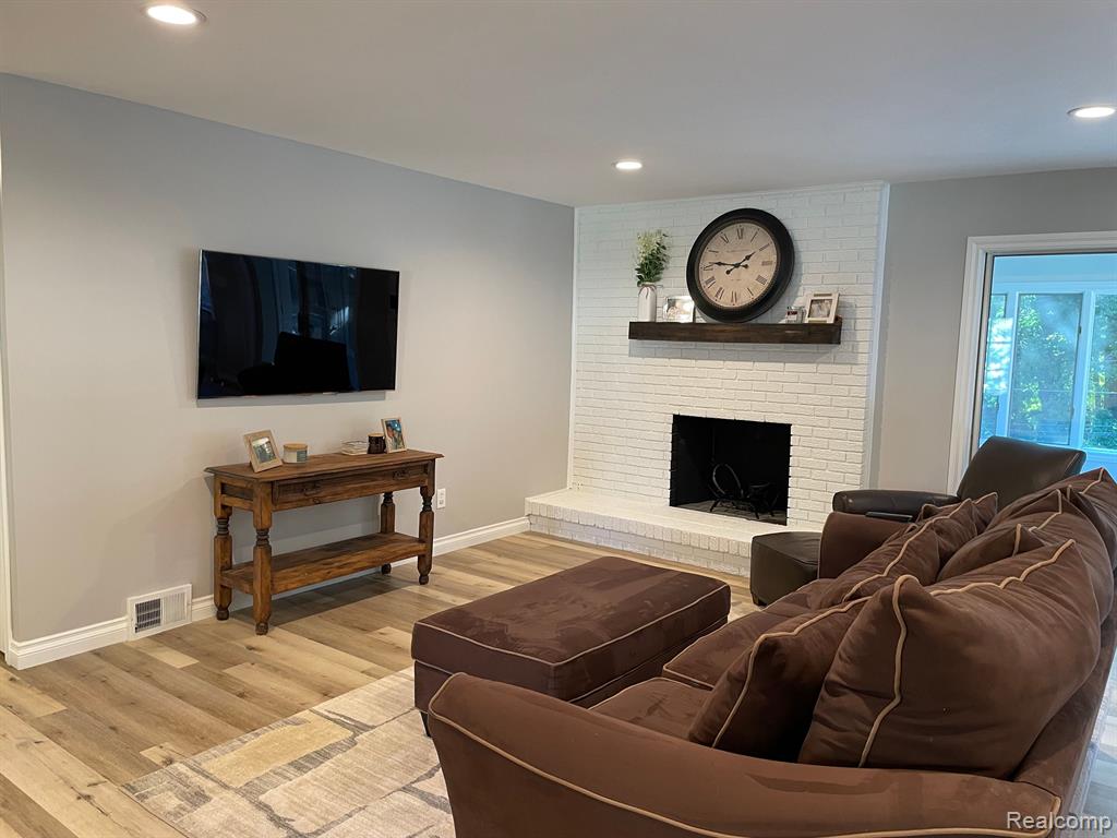 650 Lake Forest Road Rochester Hills, MI 48309 - Photo 13 of 30