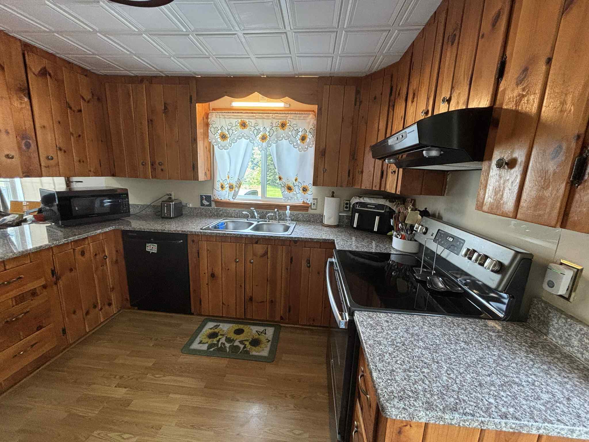 173 Kennebec Road Machias, ME 04654 - Photo 9 of 33 kitchen