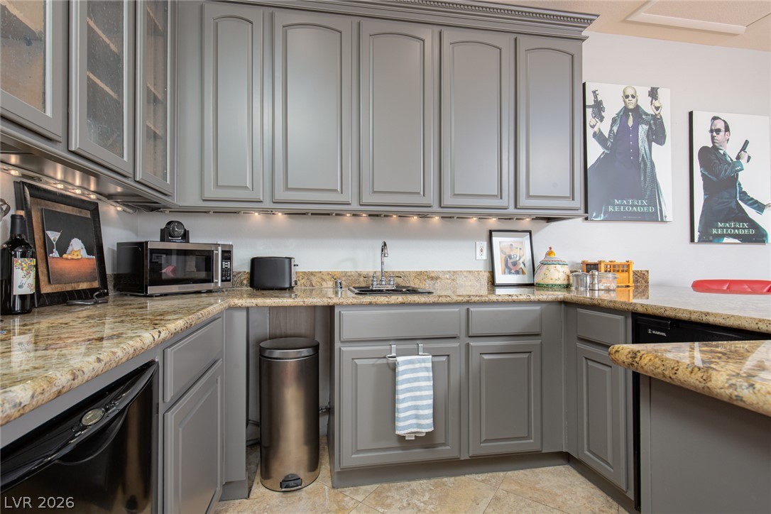 22 Douglas Grove Road Henderson, NV 89052 - Photo 53 of 72 Granite counters and ample cabinetry define this well-appointed kitchen space.