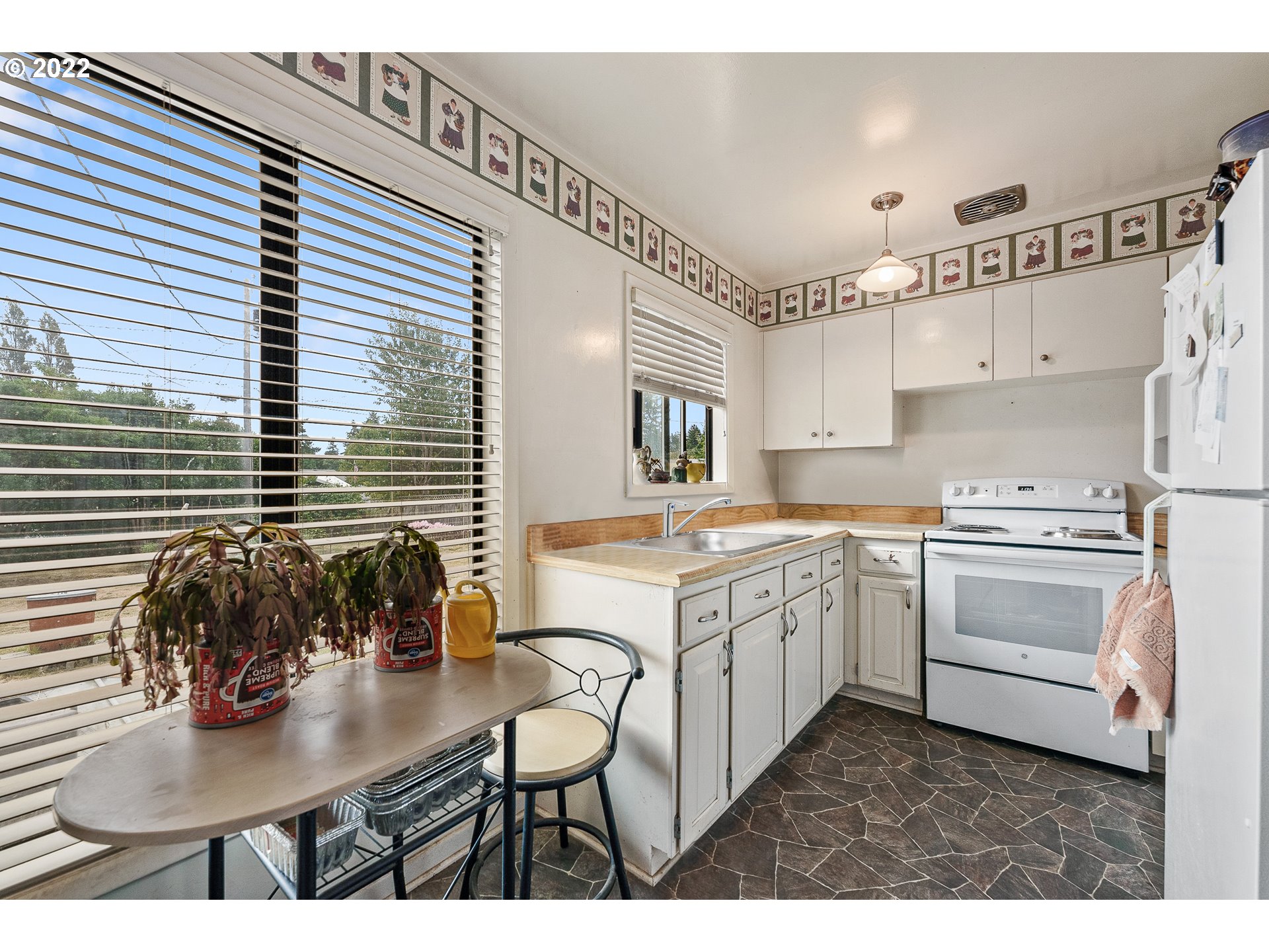 413 Azalea Park Road Brookings, OR 97415 - Photo 4 of 10 Gallery Image 4