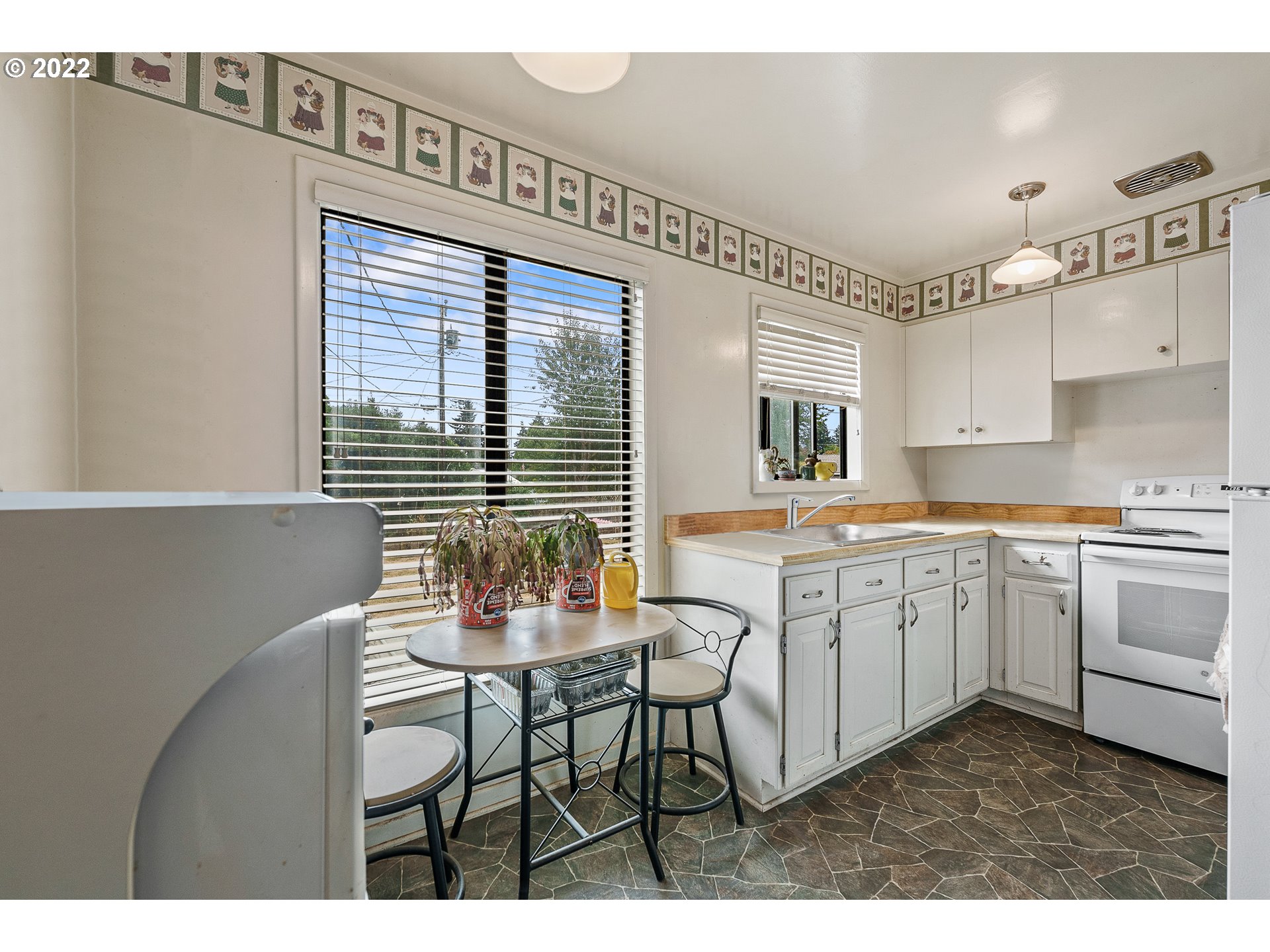 413 Azalea Park Road Brookings, OR 97415 - Photo 6 of 10 Gallery Image 6